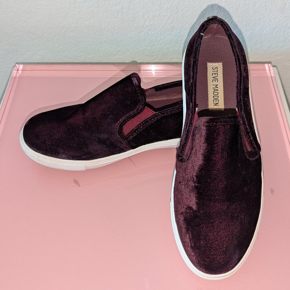Steve Madden Velvet loafers